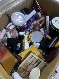 مكياج • ١٥٠ قطعة • توصيل