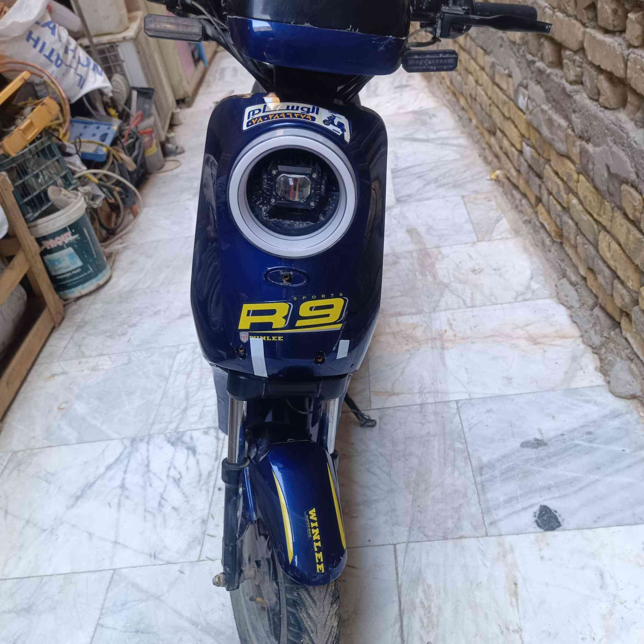 السلام عليكم
دراجه ار تسعه الونلي الشحن
يوجد خمس بطاريات🔋
وكلشي بيهه شغال
موديل 2026 
بيهه كلوب عالي وناصي 
اشاير ورباعيه ويظهر اي عطل بل شاشة
سرعته الحقيقي 65
الجذبي 109
بريكات دهن
دبلات هايدروجي
ونضيفه 
المكان ناصريه مركز
للستفسار
***********
