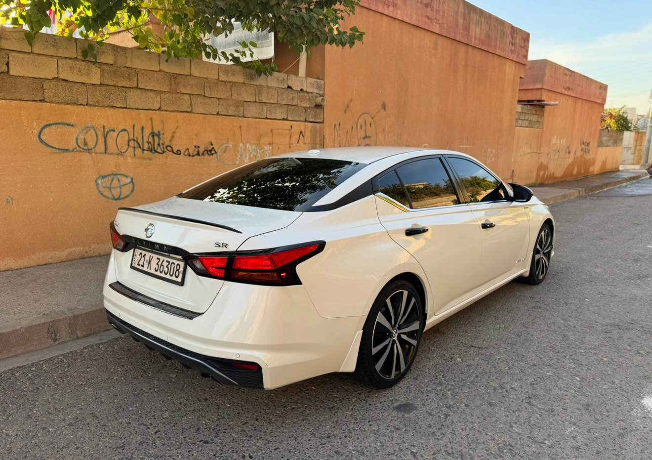 نیسان ئالتیما مۆدیل ٢٠٢٢ مواسەفات SR 
کوشن جلد - بەسمە و سەغال- رادار پێش و پشت - ئۆتۆ ستۆپ پێش و دوا - ئاوێنە رادار و هیتەر - 
بۆیاغ: چاملغ و بۆنید بێ ناو
دوو جێگای بچوکی تحدیل وە نەرمە تەزرەیەکی هەیە بە چاو دیار نیە - پەرەشوت تەنها سوکان سیستەم
رەقەم و سەنەوی تاکو ٢٠٢٨ نوێیە تعویل بەشەرت 
٥٠ مایل رۆشتووە شتێکی زۆر پاک و جائیزە بۆ رێک کەوتن و زانیاری زیاتر :
*********** Singapore
