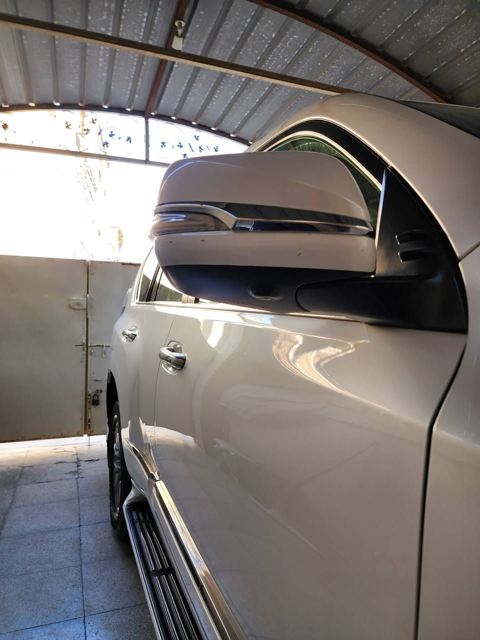 سلام عليكم لكزز برادو ..GX460 بريمي اصل 2014
رقم انكليزي- سنوية اصدار شهر الواحد 2026 
ماشيه 98 الف حقيقي 
كشنات قرميدي 
 فتحه سقف سلايدروف  
ثلاجة فول مال صيف والله 
تخم تاير اصلي ياباني برجستون
 تدفئة وتبريد بل كشنات + تدفئة ستيرن
كراسي كهربائيه / وضع قيادة السائق / اضويه لد LED نظام ترحيب انارة   
 سنترلوك
👈 تشغيل عن بعد 
مرايا كهربائيه شفط 
 شاشه لمس   
جكات 
 مثبت سرعة   رادار واكف 
 4كامرات    360       
 كشنات جلد قرميدي لون
كشنات خلفي كهرباء 
 •حساسات امامي وخلفي 
ملاحظة /  الدعامية الخلفية مصبوغة سيارة متوقفة ع رصيف وانطخت الخطاء من سايق تكسي 
مكاني بغداد/ اليرموك 
لل استفسار ***********
