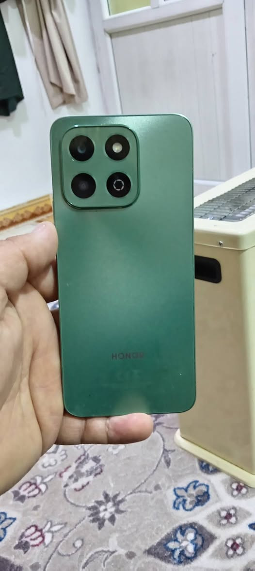 السلام عليكم هونر x6b ذاكرة 128 رام 6 مابي اي عيب ما مفتوح شرط السعر 120 بي مجال مستخدم شي قليل
***********
