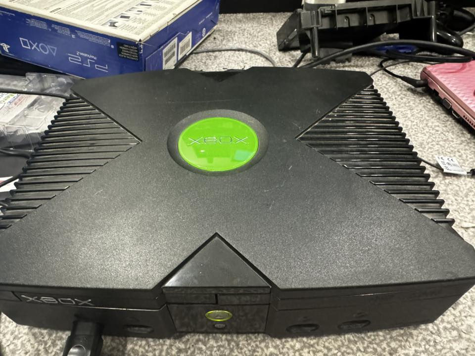 اكس بوكس اورجنال
مهكر وبي اخر نظام XBMC الي تكدر تربطه نت وتنزل تطبيقات ومحاكيات مع Isignia في حال تريد تلعب اونلايت
بي احدث bios الي هو Cerbios تكدر تشد هارد مستقبلا الحجم الي تريدة

الجهاز بي هارد ٥٠٠ كيكا
IDE cable 80 pin
IDE to SATA adapter 
بي تقريبا ٢١٠ لعبه من اقوى العاب الاكسبوكس وياهم 
مع محاكيات سيكا و nes و snes وكل العابهم
صور الغلاف لكل لعبه
الدرايف ميشتغل وما اعتقد تحتاجه
السعر ١٠٠ الف
مكاني بغداد لا يوجد توصيل


**إذا كنت صاحب هذا الإعلان وتريد حذفه لأي سبب، رجاءا أرسل رسالة إلى الدعم الفني**