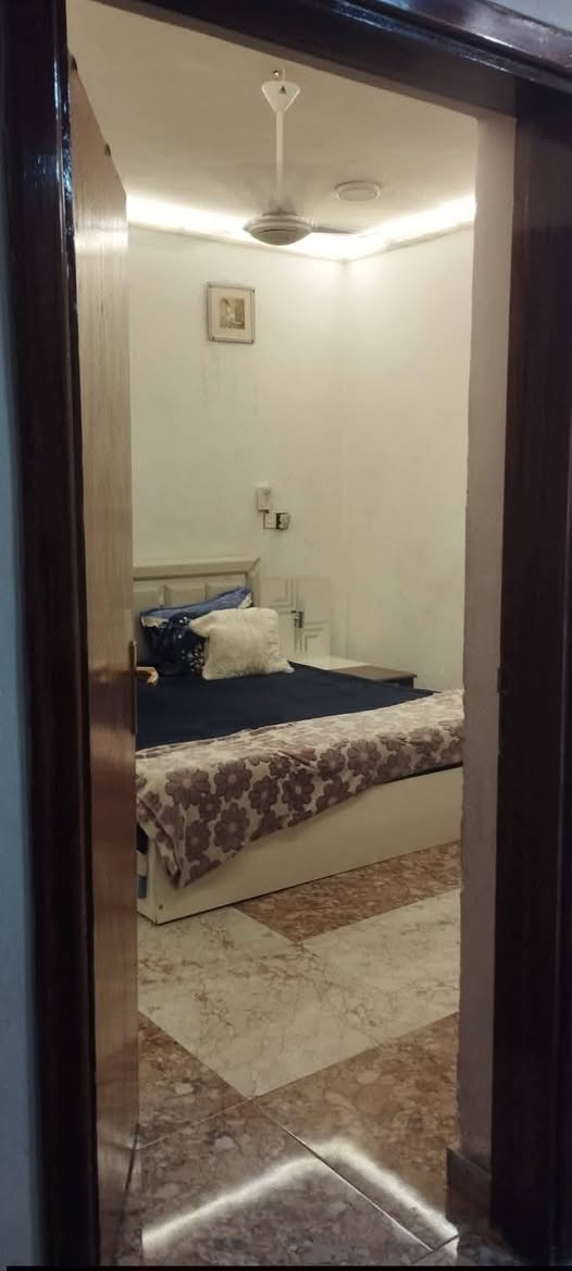 يتكون من مدخلين وطرمة واستقبال 2غرف نوم ومطبخ وهول وصحيات2خارجي وداخلي ومنور ومخزن ولوكر مال احذيه والقنينة غاز والماطور المي بالحايط من ظمن البناء البيت مجهز باانارة حديثه وخزان مال وواير سحب وواير كهرباء اضافي بعني تطفة الوطنيه يجي الخط الثاني وطنية 24ساعة المكان مميز على الشارع العام
شارع الأسواق المركزية مال الشعب حي الضباط السعر واي استفسار ممتواجدين على الخاص الاتصال بالرقم *********** بي #واتساب
