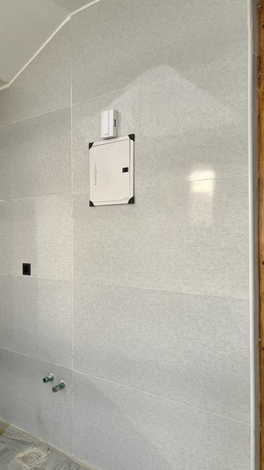 دار للبيع جديد بناء حديث طالع منه البنه المساحه 100 متر
واجهة 10 متر نزال 10 متر / موقعها الحله /ابو خستاوي التقسيم الجديد بفرع حسينية ام البنين 
محتويات البيت 
غرفتين نوم ، استقبال ، مجمع صحيات ، صحيات خارجية ، مطبخ ، كندور
منطقة نظيفة وجديدة وخدمات كامله

للاستفسار اكثر ولمعاينة العقار الاتصال على الرقم 
***********
***********
