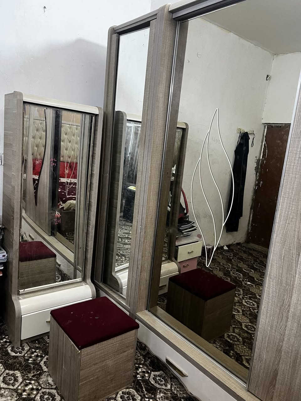 غرفة نوم مستخدمة نضيفة 8 قطع
السعر 550 
العنوان ؛ بغداد الكريعات شارع الكويتي 
***********
للحجز واتساب
