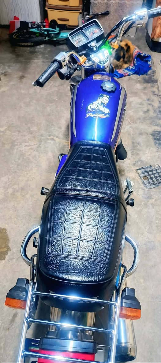 السلام عليكم....
السلام عليكم دراجة نامة امتياز موديل 2025 أوراق كاملة شلعة ومعدل الكهربائيات شغاله صالنصه نجمة محرك ما مفتوح سعرها 680 وبيها مجال مكاني

المحمودية رقمي ***********
