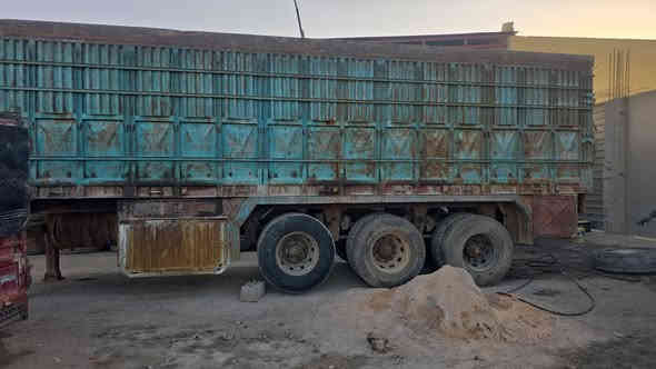 السلام عليكم عربانه جناب ثلاث محاور سكانية نجمه مصلاوي القديم الطول 12ونص  كلشي واضح أمام الصورة العنوان بغداد السياحي. الاستفسار. ***********
