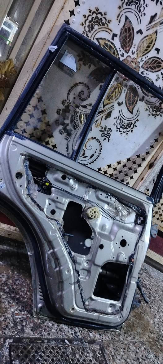 وصلن بطاين باجيرو قديم حاويه من موديل ٩٠ الئ ٢٠٠٠ زوج أبواب حاويه بغداد مدينة الصدر اورفلي *********** وتساب موجود خدمة توصيل موجود
