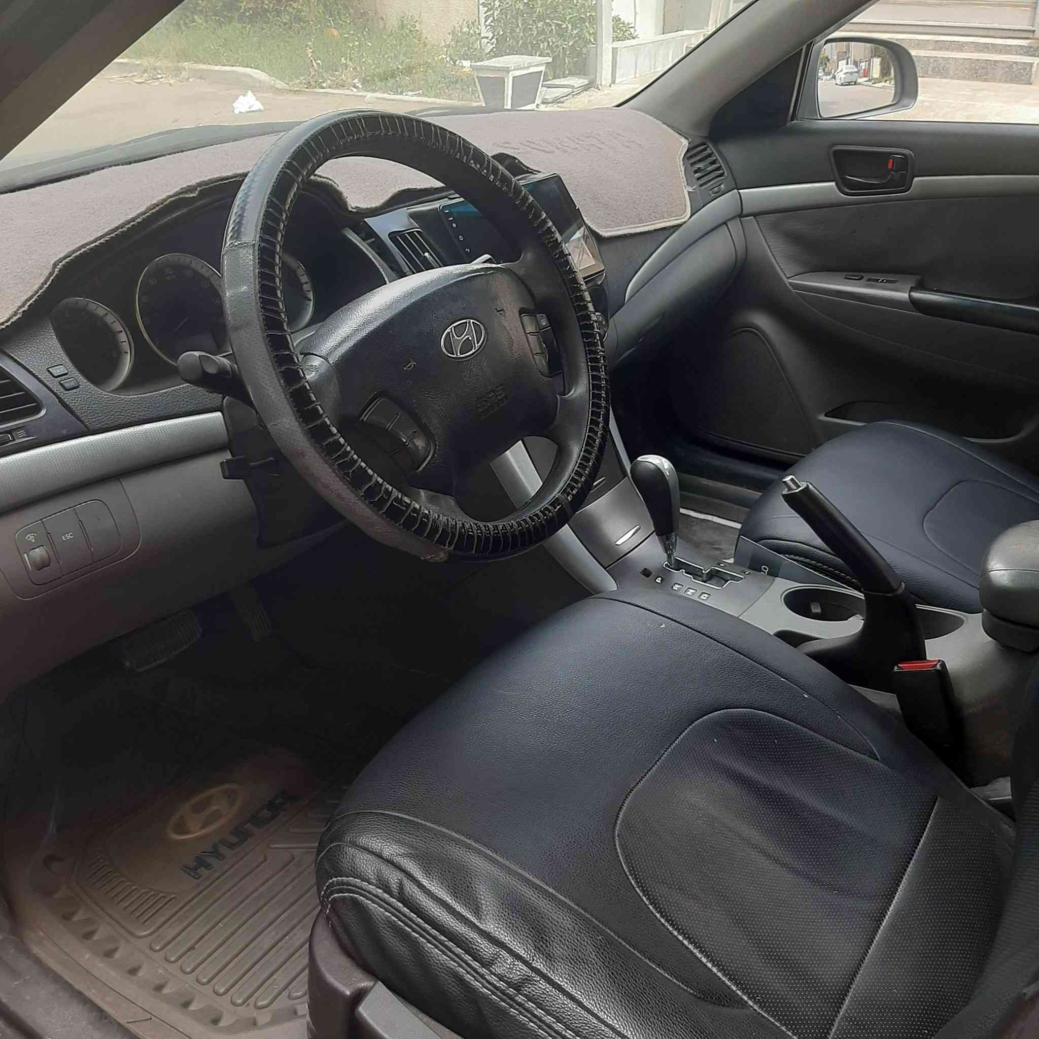 هونداي  سوناتا  رقم بغداد انكليزي موديل 2009 وارد أمريكيي ظررها جاملغ خلفي  جهة اليمين بدون دواخل  واكو تصليح بسيط بالجنطه باقي السياره ليبل واحد بدون تبديل البجم كبس على وضع الشركه بسبب طخات خارجيه وجراد مصبوغه حزام  المحرك والكير والتبريد مكفولات غرفتها جديده صدر امامي خلفي تخم تاير السعر( 98 ) مكانها بغداد الأعظميه للأتصال ***********
