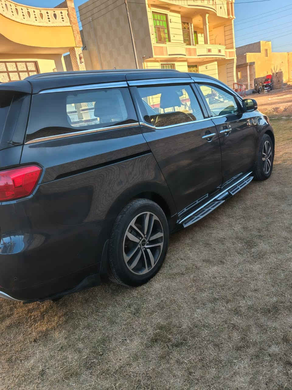 كيا سيدونا موديل 2015 vib فول مواصفات بيها جاملغ امامي وشخط بل باب السايق مصبوغه حزام للجماليه فقط مكانها الأنبار الرمادي السعر 173 وبيها عمله للاستفسار ***********
