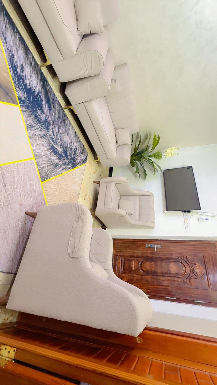 السلام عليكم تخم للبيع 10 مقاعد نضيف السعر 400 وبيه مجال مكاني ناصريه الحبوبي قرب مستشفى الامل رقمي ***********
