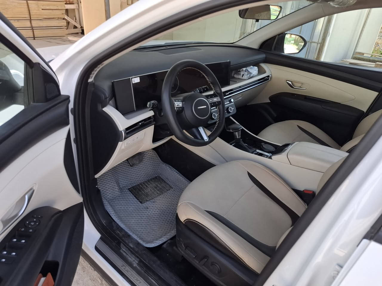 توسان ٢٠٢٥ خليجي باسمي ماشية ٧٠٠٠ بيها فقط طخه بسيطة بل جاملغ الايسر كما موضح بالصورة للتواصل الاتصال بهذا الرقم ***********
