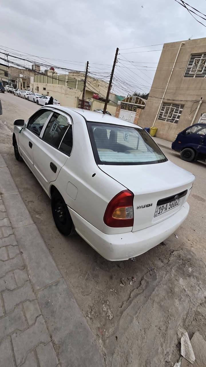 للبيع اكسنت موديل 2001 مصبوغه كله
المحرك بي خيط بخار والگير جديد 
الحداديه كله ستوني معمره درايم شفت حاويه ومشط حاويه والكهربائيات كله شغاله 
گير اوتوماتيك داخله نظيف باسمي ستوني مرقمه مكاني بل النجف الموبايل *********** موجود ع الفيس او الخاص.  سعره 48 وبيه مجال قليل
