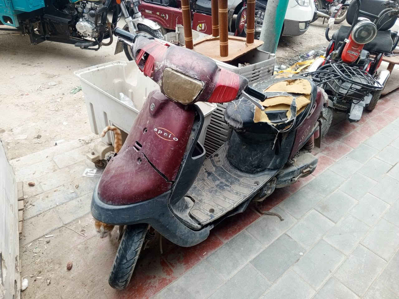 السلام عليكم
دراجة بطة للبيع شغالة بس كفرات تعبانة 
العنوان باب طوريج 
***********
