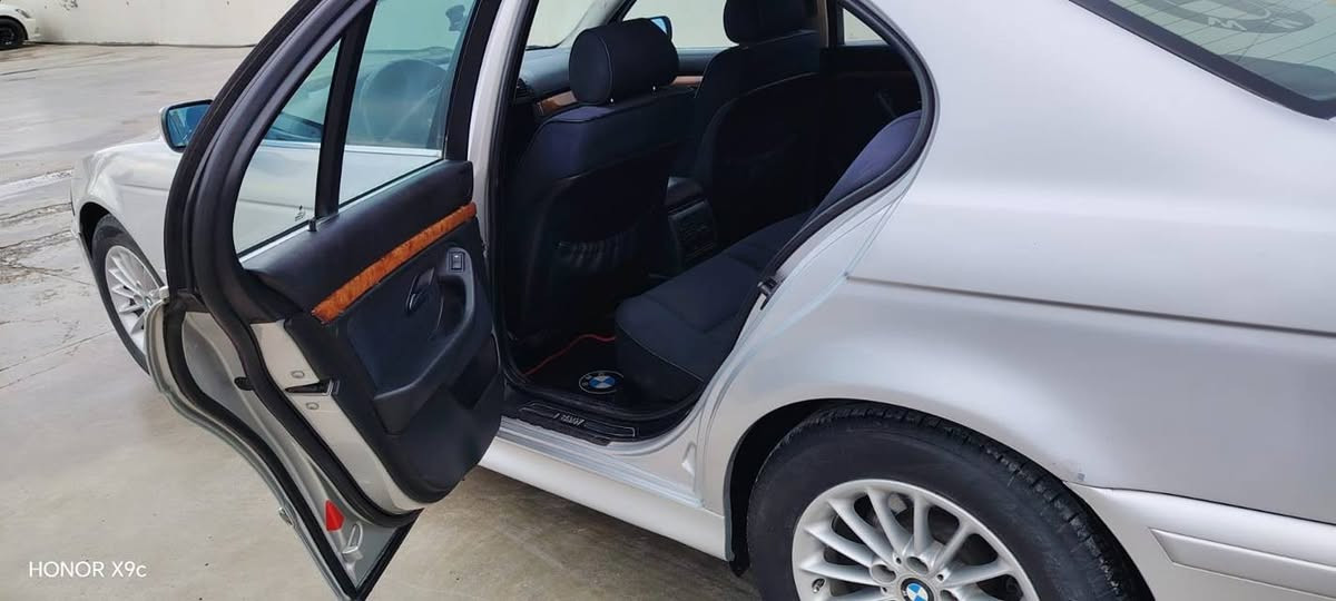 BMW saqar 2002    530  ئەوروپی  سوکان  بیلاد  مەنەفێستی عەسڵی 65کەمێک مەعمەلە 
ناوڤۆڕمیگا شاشە ئاپاد  تەبرید ساردو گەرم  هەمو گیانی بەشەرت  تەحدید سوڕعە  فۆلیۆم کوشن شامۆ  ئەبی بیئێس  بۆزانیاری زیاتر 
ژم   ***********  واتساپو ڤایبەری لەسەرە
