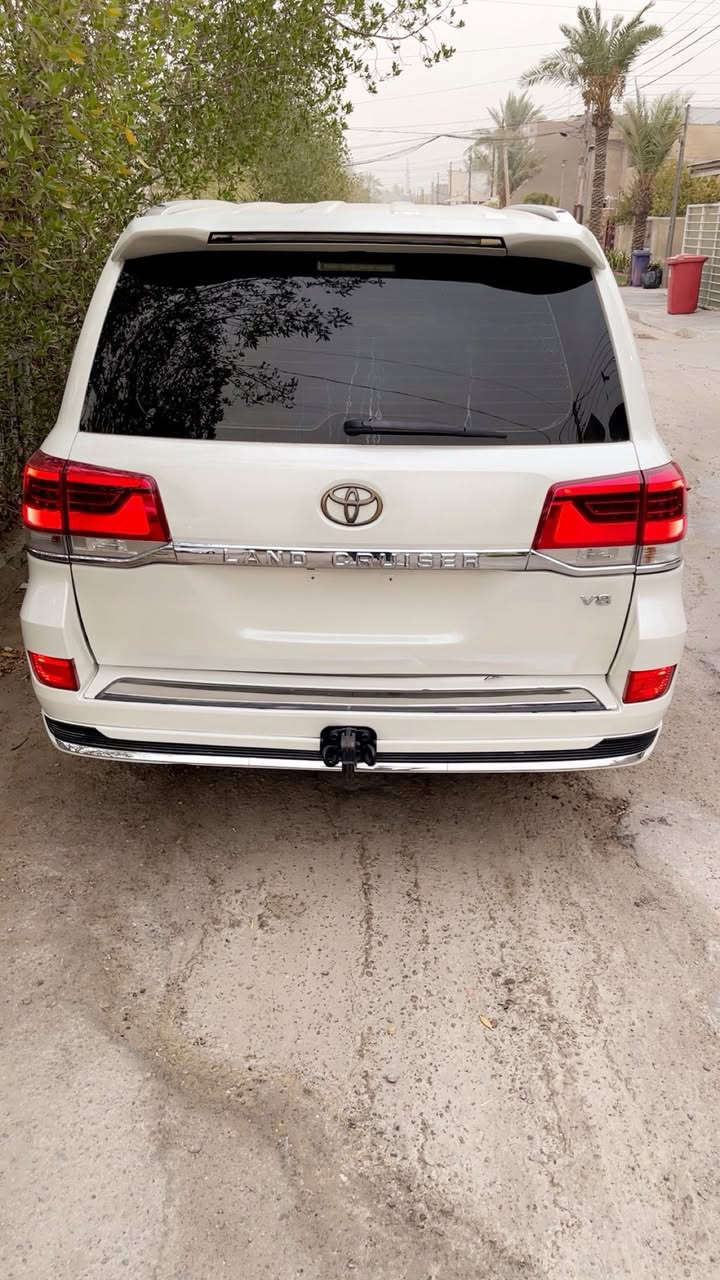 السلام عليكم لاندكروز مصفحة درع
مكينة 8 سلندر كاز 
سيارة جديدة موديل ٢٠١٣
محدثة ٢٠١٨ تحديث اصلي بك لايت + ماصدة أصليات 
مصبوغة حزام غرض التحديث بدون حادث ولا ضربه 
السيارة بدون رقم أدوات 
ماشية 140 حقيقي 
السعر 170 مكاني بغداد غير متواجد على فيسبوك
للأستفسار على رقم الهاتف ***********
