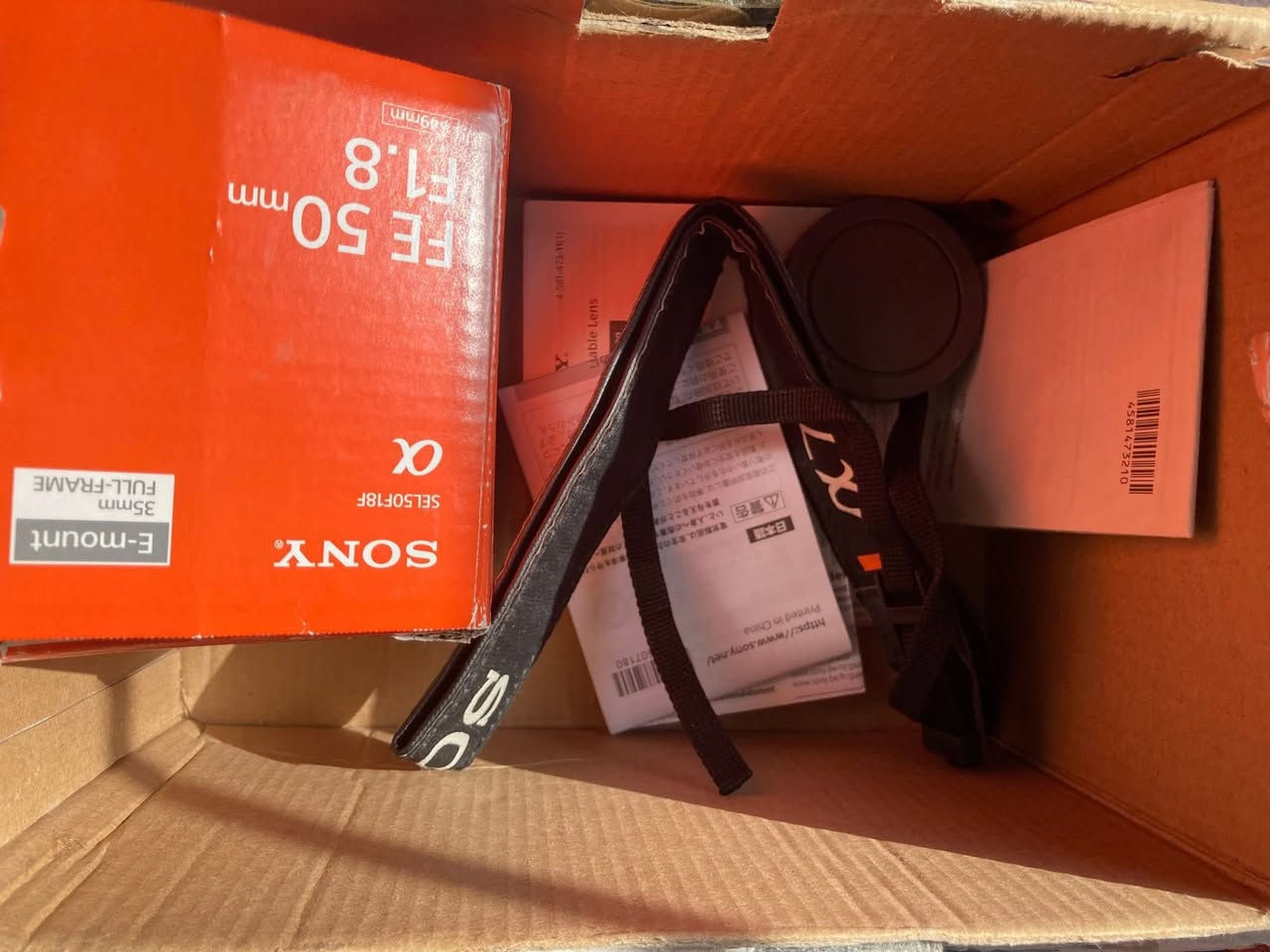 سوني a7 فئة r فول فريم الجيل الثاني R2
نسبة نظافة مثل ما واضحة بالصور 100% 

مع عدسة سوني 50mm فتحة 1,8

الكاميرا متوفره مع جميع ملحقاتهة ويجي وياهة درع جيلاتين 

وشاحن وبطارية ورام وكيبل شحن وحزام حمل


**إذا كنت صاحب هذا الإعلان وتريد حذفه لأي سبب، رجاءا أرسل رسالة إلى الدعم الفني**