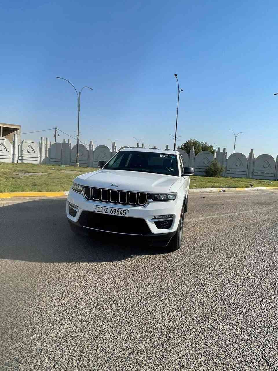 جيب كراند شيروكي لمتد هايبرد بلك ان

وارد امريكي فول بدون ايرباك  السياره كلين بدون ضربه 

‏ Grand Cherokee limited 4Xe 2024 2.0L

{ رقم بغداد}

🟫 حجم المحرك ٢٠٠٠ تيربو جارج ٣٧٥ حصان مع محرك الكهرباء اسرع من الهيمي

نظام الشحن : الشحنة الوحدة تمشيك ٤٥ كيلو بدون بانزين نهائيا يعني بالداخل متحتاج بانزين بس اشحن كهرباء  

  محرك تيربو + هايبرد + بلك ان 

🔴 حساسات خلفية

🔴 ‏‎حساسات جانبيه بالمري

🔴 خمسة راكب 

🔴 رادار 360 درجة 

🔴  تحديد مسار   

🔴  تبريد قطعتين 

🔴خمس انضمة قيادة 

🔴 بانوراما 

🔴 دفع رباعي. 

🔴 كير ماوس مع وضعيات القياده المختلفه للجبال والطرق الوعره والرمال والطين

🔴 شفتات ستيرن 

🔴 هاند بريك بصمه 

🔴 ️مقود جلد + تدفئة 

🔴 شفتات ستيرن

مواصفات 

1️⃣ لايتات لد 

2️⃣ هيترات في الكشن 

3️⃣ شاشات دجتل شاشه كبيرة مع نفكيشن GPS بدون نت 

4️⃣ كراسي خزن ميموري  

5️⃣ سستم صوت ALPINEو دمام خلفي بلادي 

6️⃣ تشغيل عن بعد

7️⃣ نظام محاكاة العجلة الذكي 

8️⃣ نظام ملاحة 

9️⃣ نظام قيادة ذاتية بريك امامي خلفي اوتو (توقف ذاتي عند السهو)     

🔟 

للاستفسار : 
*********** 
السعر ٣٦٥
