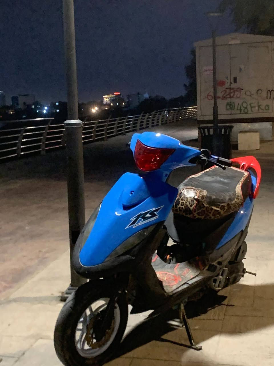 السلام عليكم
ماكس عدله مزوده شي بسيط بيها ويل امامي نجمه وصالنصه fm
وسبايدر مال مضلع الدراجه نضيفه بس بيها خيط تبخير بس بدايه التشغيل . سعرها 375 وبيها مجال للطيبين. مكاني الحريه متواجد واتساب ***********
