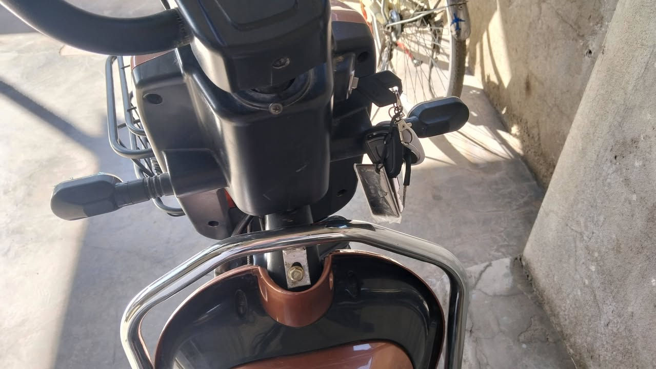 دراجة شحن خمس بطاريات كله شغال نظيف معها رومونت 2 وكارت بصمة2 واربع سويجات وشاحنة السعر 275 بي مجال الموبايل *********** كركوك
