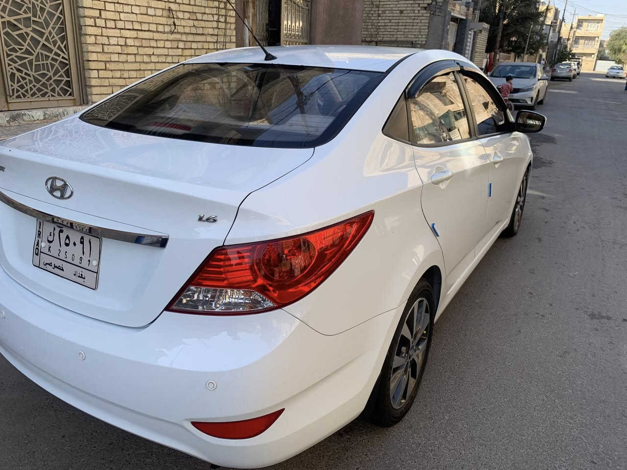 السلام عليكم اكسنت 2014 بيها فتحة شاشة تحكم استيرن جهتين مرآة عاكسةحساسات خلفية مكفولة كفالة عامة السعر 120 بغداد ***********
