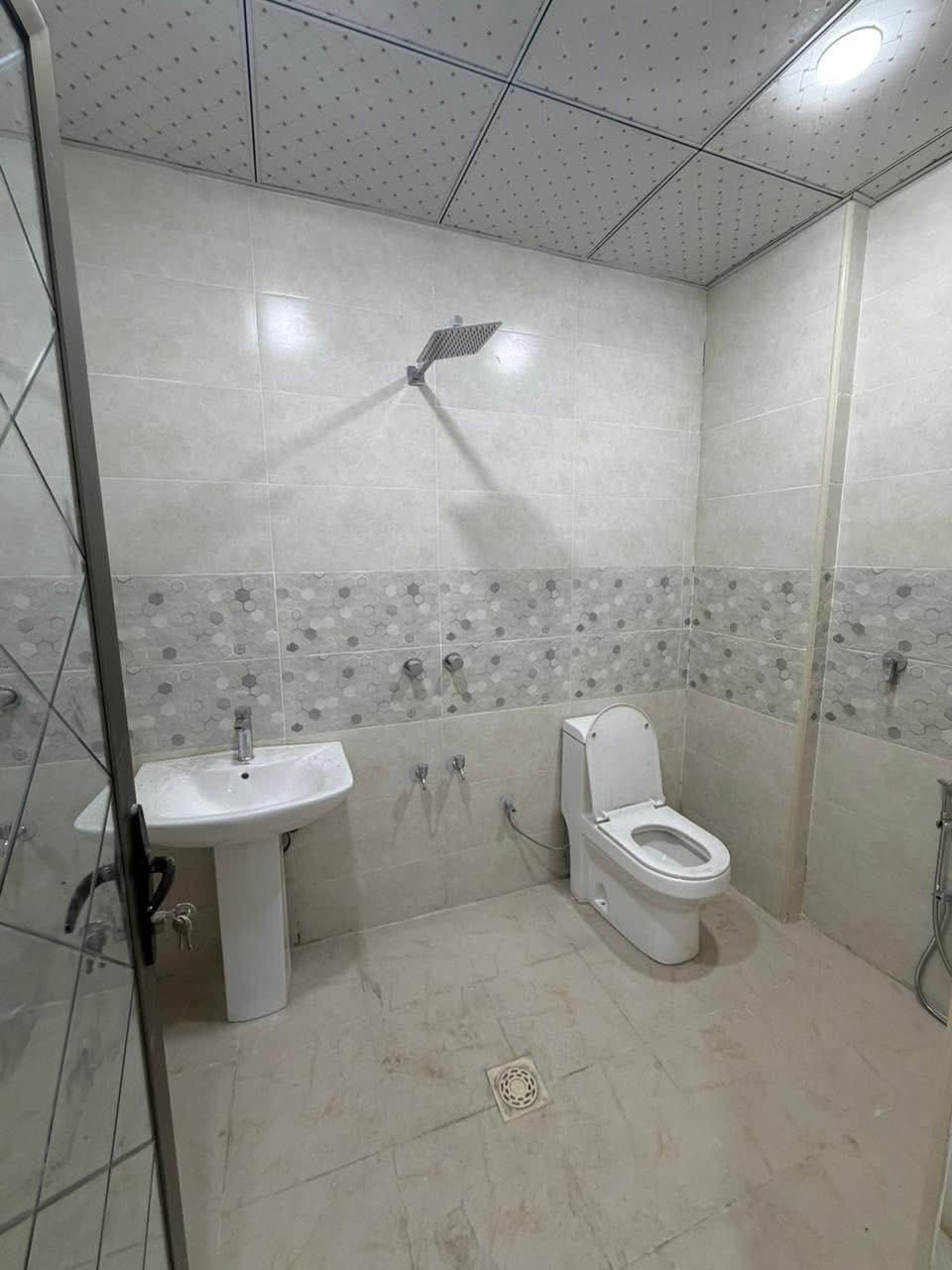 🔴عقارات زيونة محله 716 شارع مدينه العاب بغداد
🔴شقه حديثه للإيجار 

🔴مساحه الشقه 70م

🔴 مصعد

🔴تحتوي على:

🔴صاله ومطبخ مفتوح نضام امريكي

🔴 غرفتين نوم : وخدمات

التفاصيل اكثر يرجى الاتصال على

📞***********
