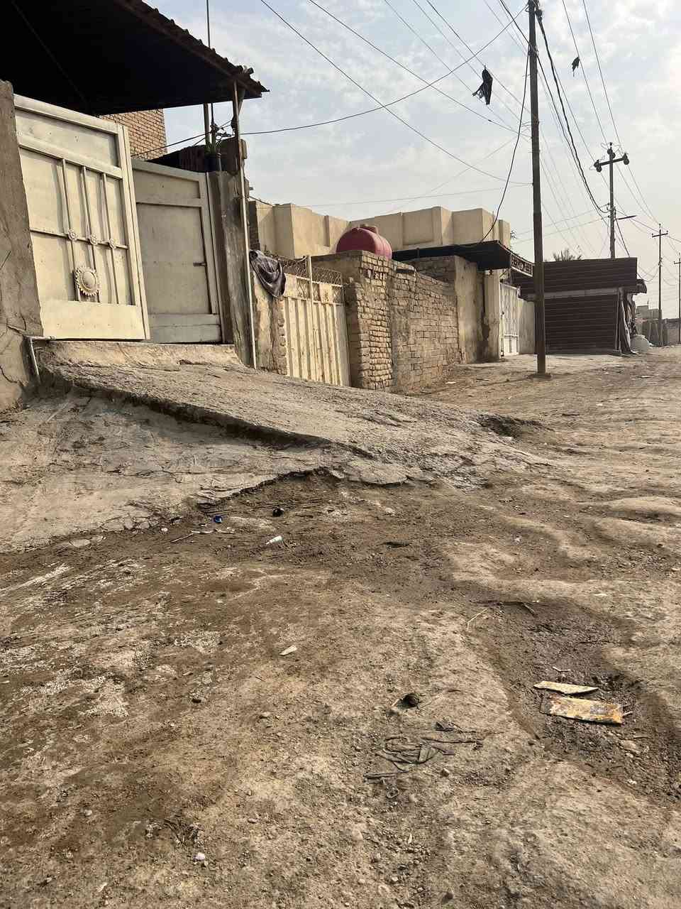 دار للبيع طابو زراعي سند 25
المساحة 150م
يبعد عن الشارع العام 40م
يحتوي على 
غرفتين نوم
استقبال
كلدور
مطبخ
مجمع صحي داخلي وخارجي
الموقع//ورديه سيف سعد بجهة علوه المخضر
للاستفسار اكثر الاتصال على الرقم

‭0772 623 5524‬
