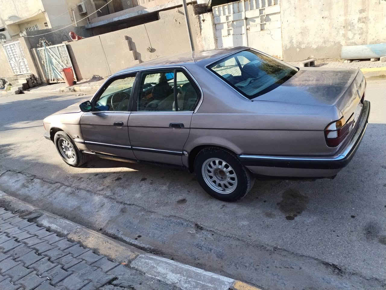 السلام عليكم بي ام موديل 87  حجم 735 مكينه وكير كفاله كهربائيات كله شغال صدر وحدايه خير من الله تخم تأير جديد
راعيه بتكريت راح رقمه مني اتعهد سرقه وعشاير السعر 25وبي مجال بسيط بيع أو مراوس حسب قناعه الاستفسار *********** مكان واسط كوت مركز مدينه
