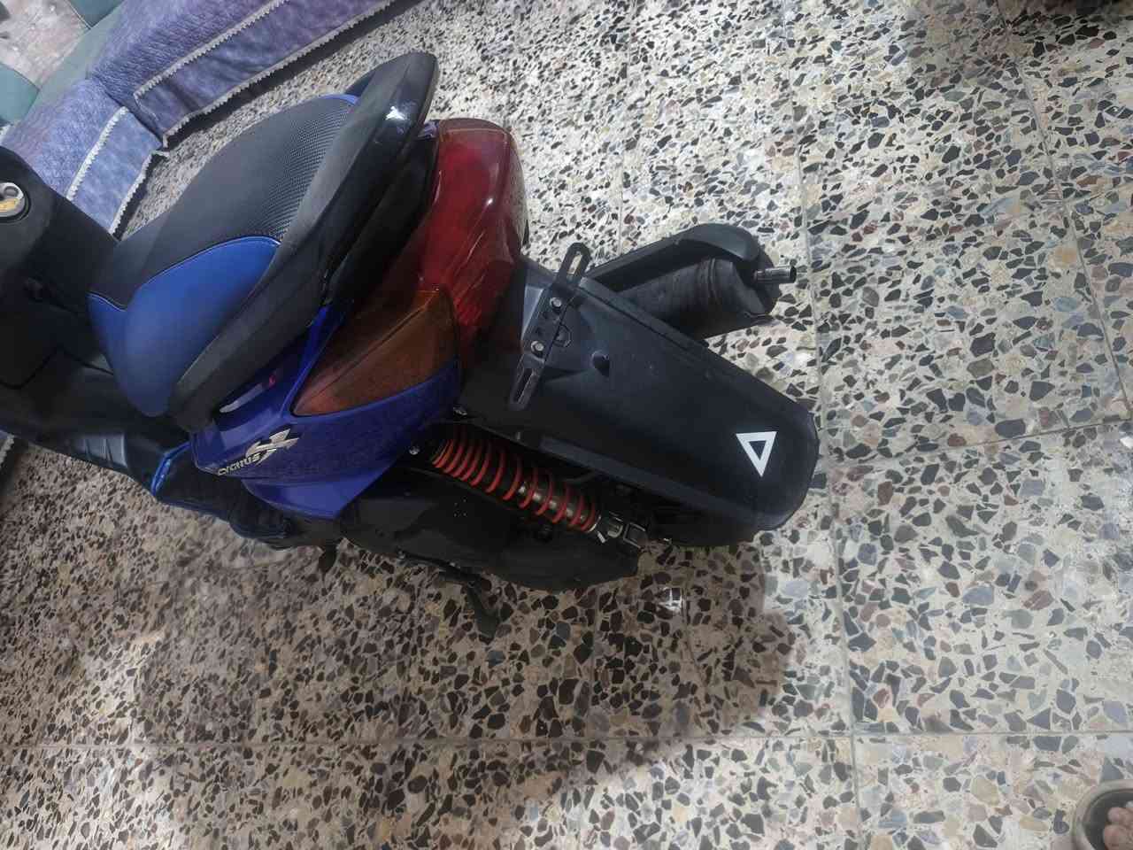 دراجه سكنس نثيه جديده أي نقص مابيه دراجه كفاله مكينه ناعمه ما مفتوحه شلعه ومعدل ألف ما اذب عليه السعر ٥٠٠ العنوان بغداد الحرية ***********
