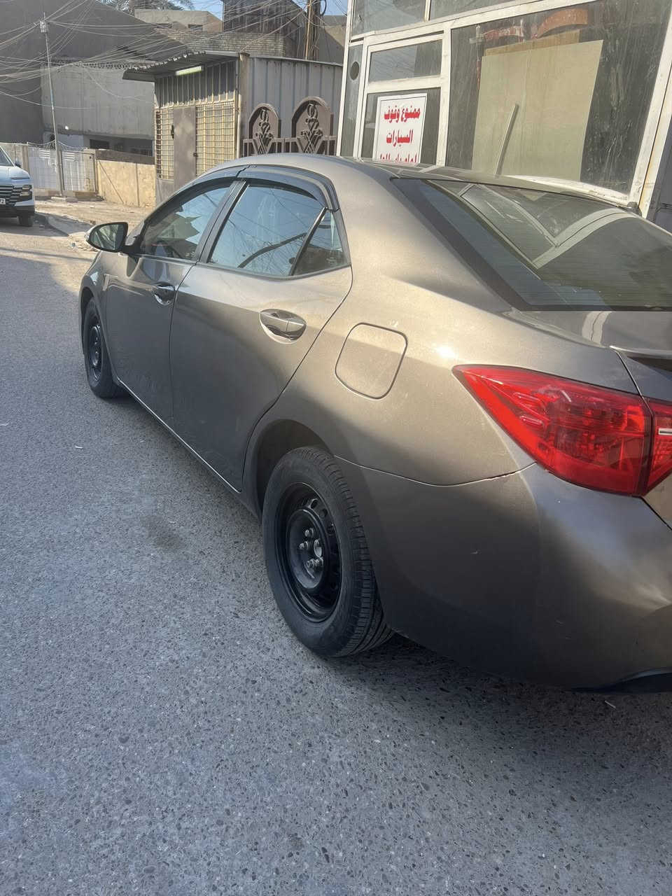 السلام عليكم شباب
كورلا وارد امريكي se ياباني ✅
رقم اربيل ✅
تحكمات ستيرين ✅
شفتات سرعة ✅
تحديد مسار ✅
رادار توقف ✅
نظام قيادة  ايكو وسبورت ✅
اشاير بالمرايات ✅
السيارة كير مكينة وتبريد خير من الله مكفولات ✅
حادثها موضح بالصور السيارة ما مبدل بيها ولا قطعة ليبل واحد 
بالعراق انطخت بالجاملغ الخلفي والباب انصبغ ويااها للجمالية 
يعني قطعتين صبغ 
شباب السيارة بدلت الها باتري جديد وتايرات قبل فترة 
وداينمو جديد السيارة حالياً جاهزة وخير من الله 
تحويل ثاني يوم 
السعر130 وبيها مجال شي بسيط 
مكان السيارة بغداد حي العامل 
 واتساب ***********
