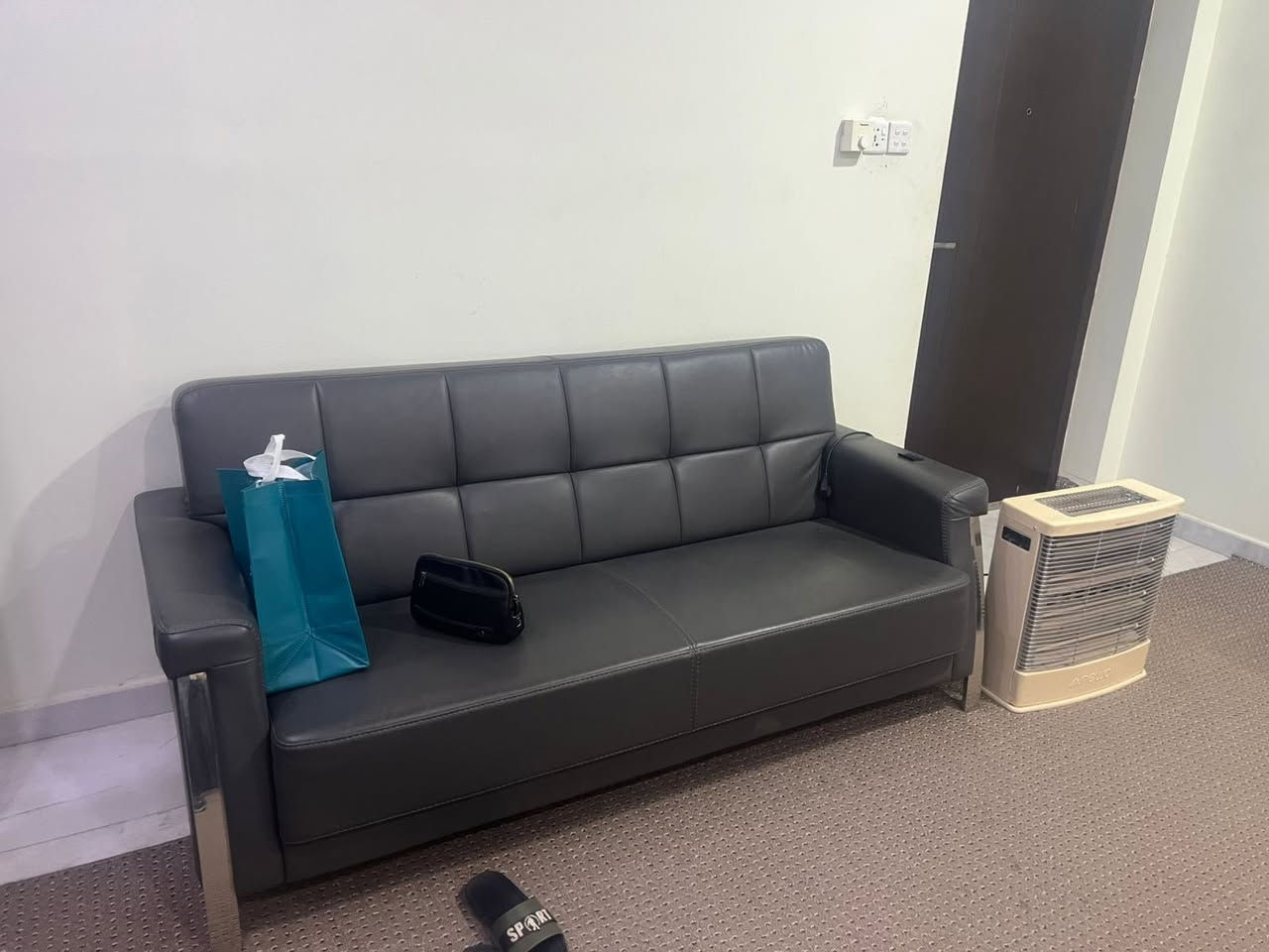 سلام عليكم
‎اثاث مكتبي نضيف للبيع شقه كامله
سرير نفر
سرير نفرين
غرفه كامله 
تخم جلد
كنتور بابين
ميز بلازمه
بلازمه
طبلات
ميز تركي 
مع المنادر 
كلش نضيفات ستخدام الشقه للاستراحه وليسه للمبيت 
تواصل واتساب
***********
