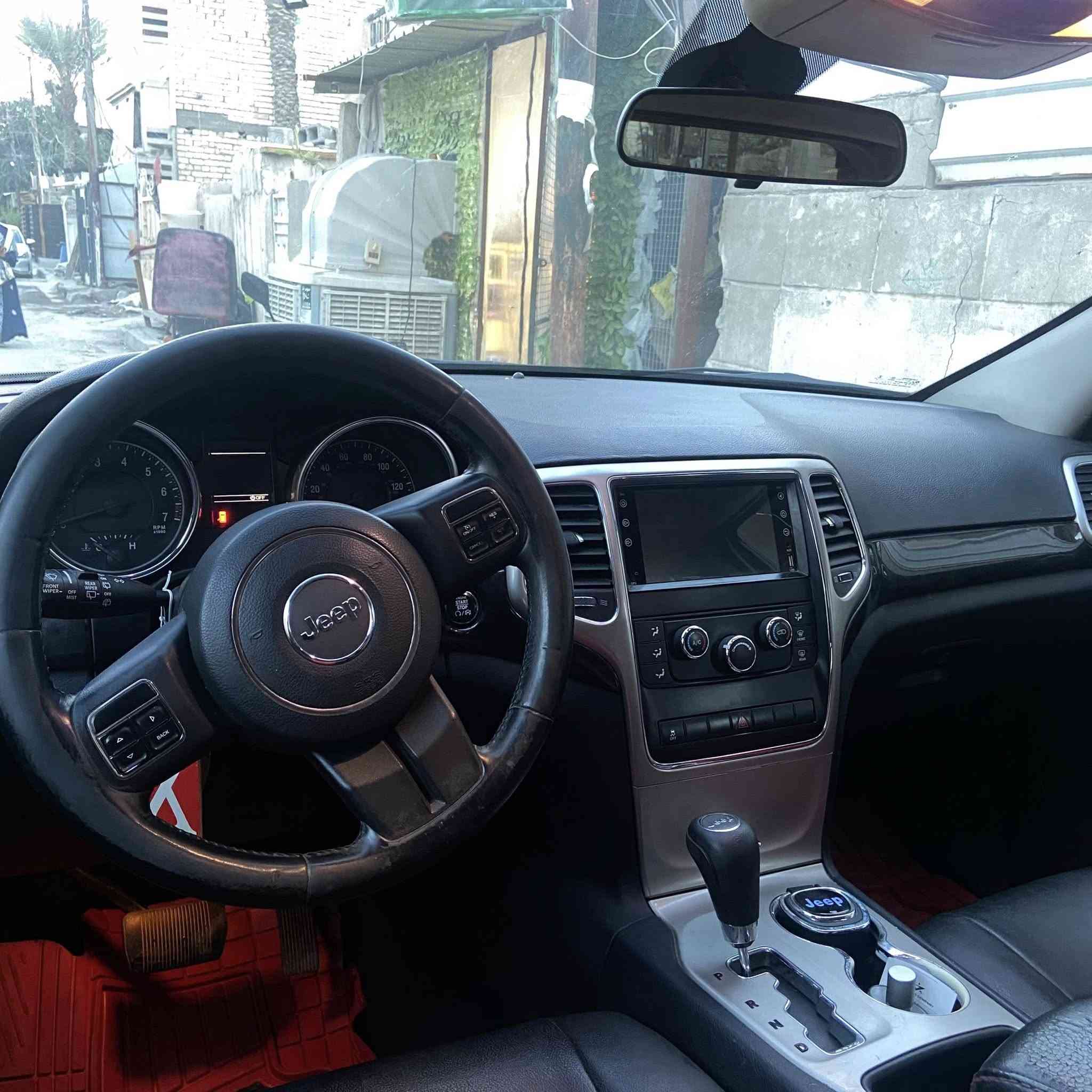 السلام عليكم   جيب كراند شيروكي  2012
سيارة كلين تايتل جديدة بمعنى الكلمة 
مكفولة من كلشي  سنوية باسمي تحويل ثاني يوم
(بيها فقط طخة بالجنطة ورصعه خفيفة )
مكاني بغداد حي الجهاد 
السعر 168 وبيها مجال 
واتساب ***********📞
السونار مرفق بالصور
