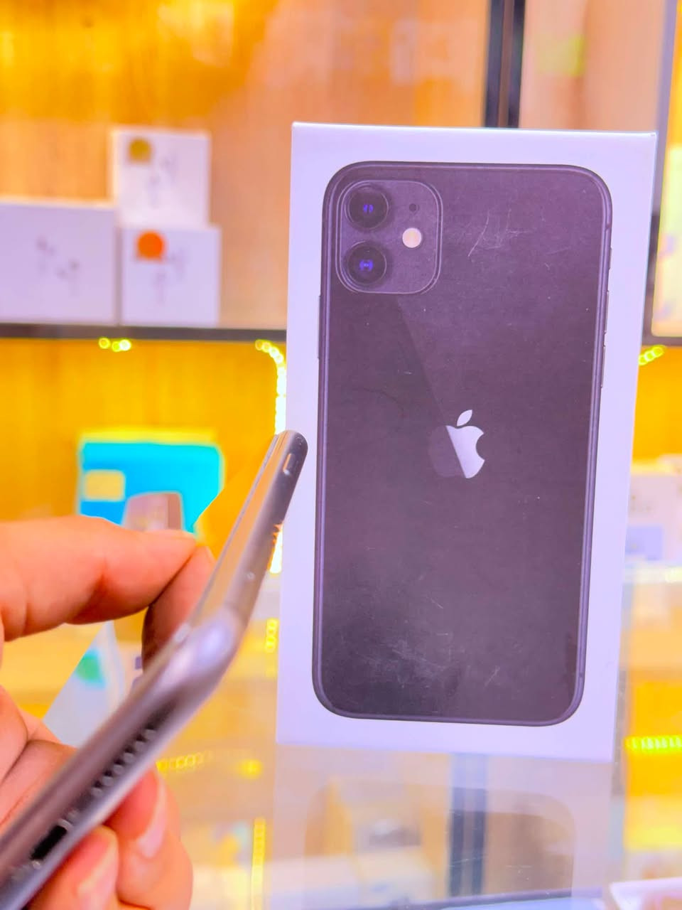 🔥اقوه عرض 🔥
ايفون 11 لون مميز لاسود  ذاكره 128 بطاريه87 🔋 نموذج M 
 ممبدل بي شي مع ضمان 5 ايام  نضافه 100‎%‎ زلغ ما بي يخبل وتر بروف كامل ملحقاته الجهاز نضافه كانما فاتحه من الكارتونه بلحاسبه كله نورمال   
مكاني  كربلاء تحت جسر باب طويريج مركز ابو حيدر للمبايل 
☎️*********** 
سعر  290 الف
