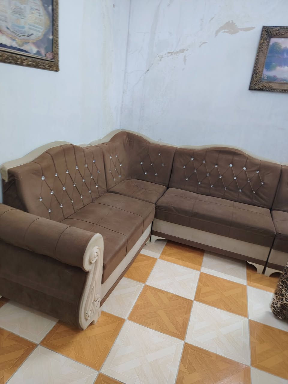 ديوان ٥امتار نضيف سعره ٢٥٠ وبي مجال


**إذا كنت صاحب هذا الإعلان وتريد حذفه لأي سبب، رجاءا أرسل رسالة إلى الدعم الفني**