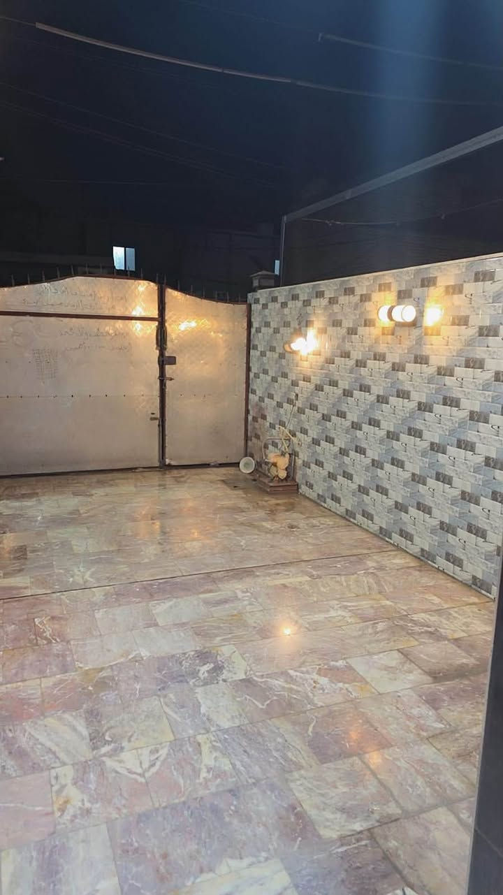 🏡 السلام عليكم دار للبيع في كفاءات السيدية
بيت سكني مرتب ونظيف للبيع في منطقة كفاءات السيدية، موقع هادئ ومناسب للعوائل.

📐 المساحة: 150 متر

واجهه / 7.5 م

نزال / 20 م

🏗 البناء: 2017

📜 الطابو: رسمي + سند مستقل

🚗 كراج: موجود

🔹 تفاصيل البيت:

طابق ونصف

عدد 2 غرفة نوم

3 حمامات

مطبخ 

استقبال 

صالة واسعة

تصميم مريح واستغلال ممتاز للمساحة

✨ الحالة العامة جيدة وجاهز للسكن مباشرة

✨ تشطيب مرتب وبناء نظيف

✨ موقع مرغوب وقريب من الخدمات

💰 السعر مناسب وقابل للتفاوض للجادين

📞 للاستفسار والمعاينة يرجى الاتصال أو المراسلة خاص 

مكتب الكرادي

***********
