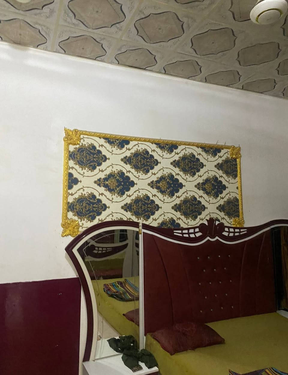 بيت للبيع بالصحفيين الأولى
المساحة ١٢٥م 
واجهه ١٠م       ونزال١٢.٥م
البيت طابقين جوه ديوان وغرفة ومطبخ وصالة 
وفوق ثلاثة غرف وصالة
السعر المطلوب ١٨٥ وبيه مجال
للاتصال او اتساب 
***********
ابوعلي للوساطة العقارية
