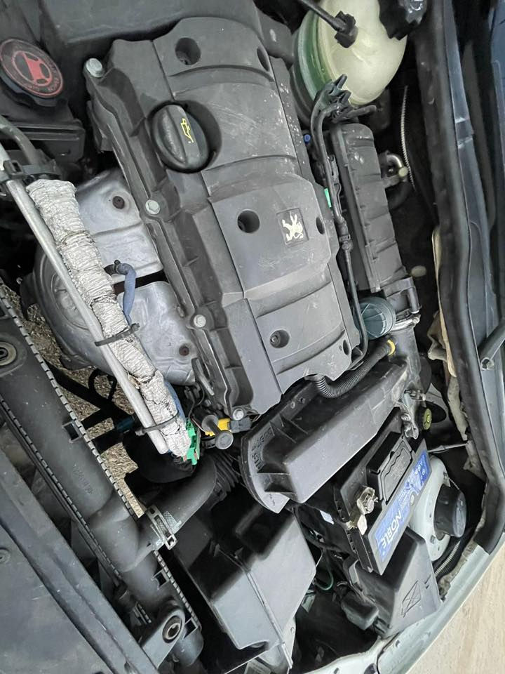 سلام عليكم  قفل 53ورقه

جنايه بيجو تعرف الوصف

بيجو 206 شركه عامه

2009

ماشيه ١٦٨ حقيقي

بيها مكانات صبغ بدون دواخل

ضفيرتها اي جطل ماكو ع شركه

دواخلها ع شركه

محرك ممتاز قوايش راديتر جديده

بطاريه جديده داينمو جديد

كير بل كارتون ماخذه الها ١٠ ورقات جديد بصندوق

سنترك لوك بلادي

اربع بوب سفافيف جديد

صدر بشهر 7 مبدله مع تايرات جدد

برغي مابيها نقص

ولاكلوب مشتغل بيها

ب اسمي سنويه جديده وهزه جديد

*********** وات ساب

سياره مكانها اربيل

و كل خميس ع جمعه انزل بيها ع بغداد
