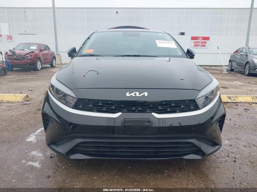 لاتنسى المتابعة للصفحة 

السلام عليكم 🫡 
للبيع فقط
كيا فورتي
موديل 2024
نص فول
فئة ( LXS )
محرك 2.0
حادث بسيط 
من الجانب الخلفي 
سياره رادارات
سياره حلوه
السعر واصله بصره او العقبة او الامارات ( 95 ) ورقه 

للتواصل متوفر فقط ( اتصال + واتساب)
***********
