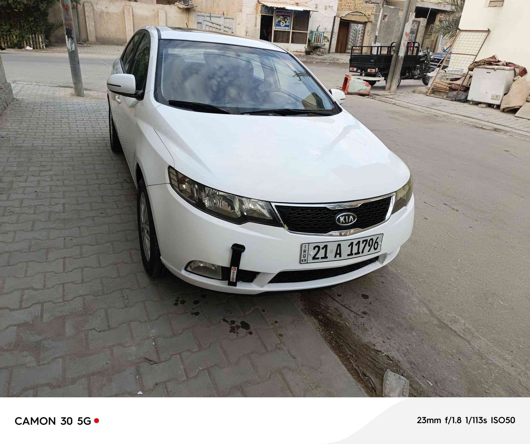 السلام عليكم  كيا سيراتو موديل 2011 وارد خليجي محرك 1600
رقم سليمانيه دولي بسمي سنويه ادورلك سنويه كبل بأسمك 
السياره مكفوله كفاله عامه 
فتحه تحكم مري شفط  للاستفسار 
الاتصال ع رقم ***********
مكاني النجف الاشرف حي النصر
السعر115
