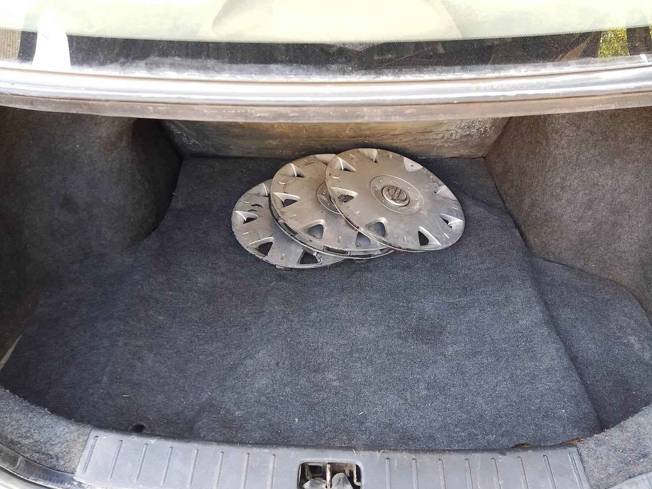 السلام عليكم
نيسان صني هندي موديل 2015 سياره باسمي رقم سليمانيه سنويه تنتهي 29 حداديه قبل اسبوع سويتها تخم تاير جديد باتري جديد تبريد شغال كير ومحرك خير من الله سياره  بيها صبغ بس جهه البك لايت الخلفي مثل من موضح بالصوره الباقي مكفول  بها جراد صفحه  السائق   بسيط رايدها 75 ورقه *********** مكاني بغداد
