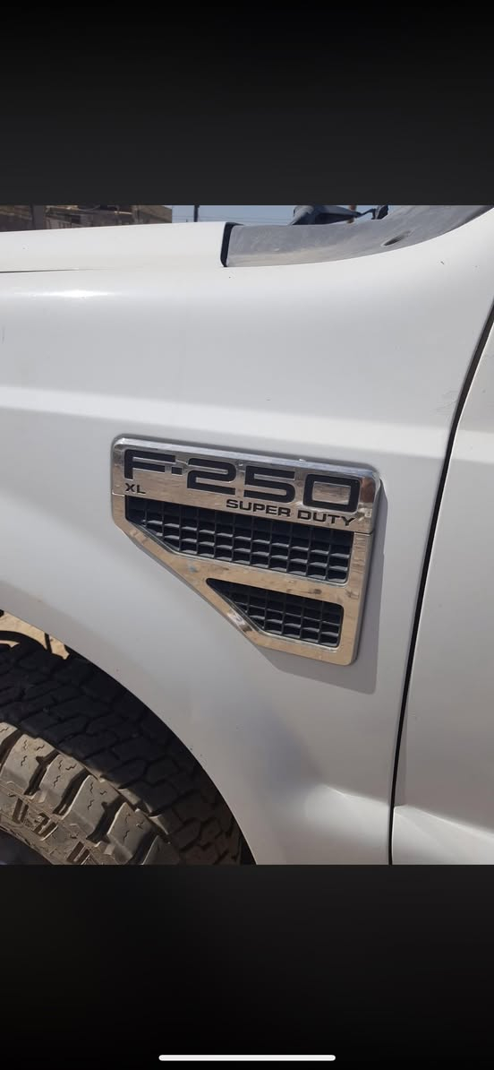 السلام عليكم سياره للبيع فورد حجم السياره 250مكينه 8بانزين سياره رقم بغداد مشروع وطني تحويل ثاني يوم سياره حلوه مديل 2009 جام كله كهربائي العنوان بغداد رقم ***********سعر 105وبيهه مجال بصيط
