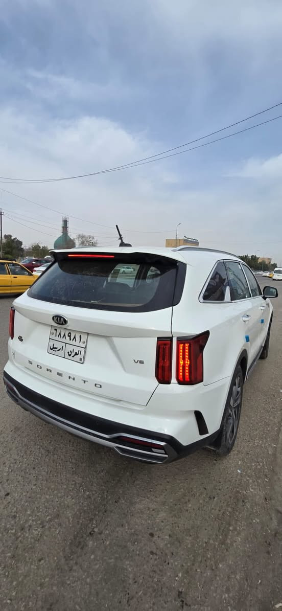 سورنتو 21 للبيع
6سلندر 

سيارة جديدة بيهة ملاحظتين 

1/ نص جاملغ خلفي ايمن 

2/ نص جنطة 

صبغ فقط 

والباقي جديد 

مواصفاتها 

كير ماوس 

كراسي جلد كهرباء 

مثبت سرعة 

شفتات كير

تخم تاير جديد 

رقم أربيل 

العنوان : النجف الأشرف 

للاستفسار: 

***********
