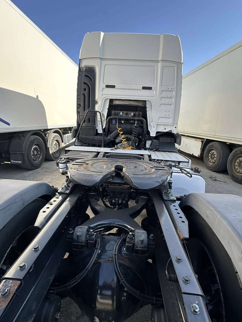 مان راس تاك دبل قماره سبرينك امامي
مان موديل:2016
مواصفات:    حاسه كاميرا ويل كروم    
گير: ئوتوماتيك
كاتي : دهوك جديد
مكان سليمانييه
***********
***********
