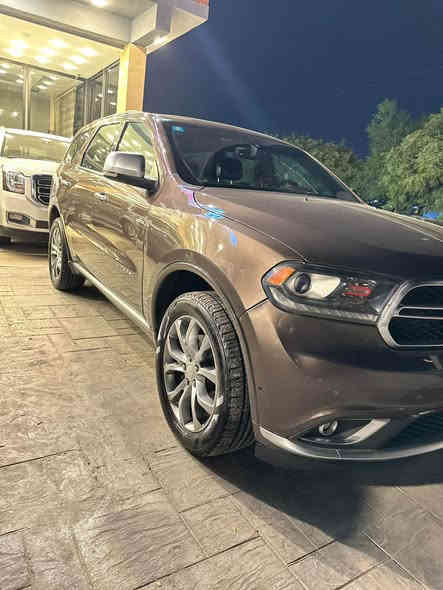 السلام عليكم

دورنكو سيتادل

‏  Dodge Durango Citadel (اعلى فئة) 

فول مواصفات

•الضرر: دعاميه وچاملغ عالبارد

•الرقم: مرقم بغداد 

•الايرباكات:  ودشبول

•المواصفات :

▪️السيارة: دودج دورانكو CITADEL 

▪️الموديل: 2018

▪️المحرك: 3.6L . V6 (ستة سلندر)

▪️ توقف ذاتي 

▪️حجم الويل: ويل كب حجم 20 مع طقم تايرات بحالة ممتازة

▪️لايتات زينون مع حاجب LED مع كشافات دعامية زينون

▪️فتحة سقف 

▪️غرفة السيارة جلد لون اسود اصل

▪️حساس امامي

▪️حساس خلفي

▪️گير شفتر بالستيرن للتحكم بالگير العادي

▪️شاشة الدشبول حجم كبير

▪️تحكم فول كهرباء لكرسي السائق والراكب

▪️كشن ذاكرة (خزن ميموري) لكرسي السائق

▪️ثلاث قطع تبريد

▪️تدفئة وتبريد للكشنات الامامية

▪️تدفئة فقط للكشنات الخلفية

▪️سستم صوت

▪️تشغيل عن بعد

▪️جنطة كهرباء

▪️تحكم ستيرن جهتين بلوتوث وحاكية وكروس سرعة وتحكم صوت 

▪️نظام ABS مانع انزلاق

▪️السيارة فول مواصفات ،.

السعر المطلوب:220

العنوان📍بغداد مشتل

 

للاستفسار☎️:*********** Colombo

