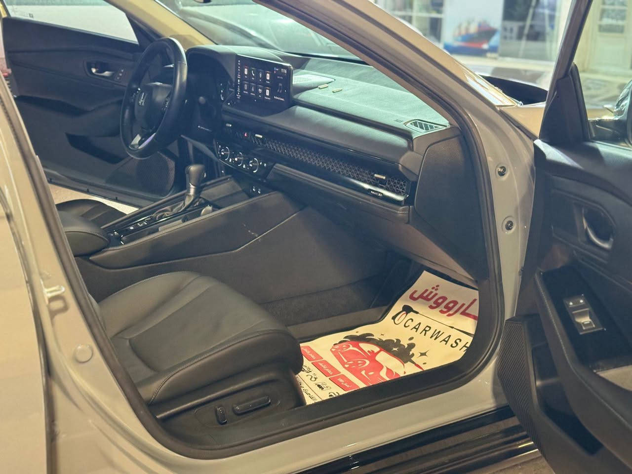 السلام عليكم .
هوندا اكورد 2025 هايبرد للبيع تورنك اعلى فئة  فول مواصفات السياره ماشيه ٣٠٠٠ كيلو سياره جديده حادثها مرفق مع الصور .
ملاحظة/ غير متواجد ع الفيس الاتصال او واتساب 
***********
