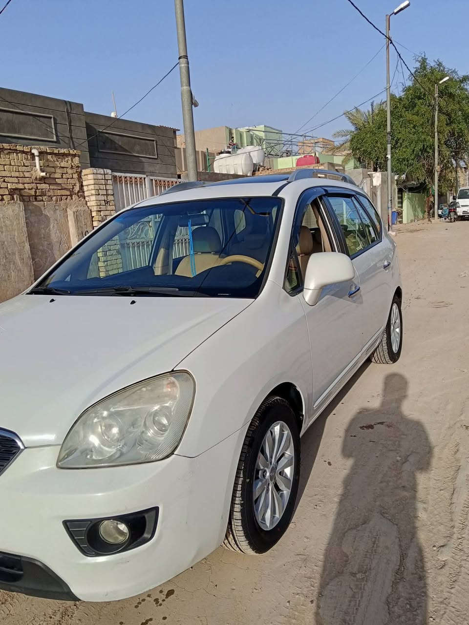 السلام عليكم ورحمة الله وبركاته كيا كارنزا خليجي سبعة راكب للبيع موديل 2012 السيارة كفالة عامة خليجي رقم بغداد أنكليزي باسمي تحويل مباشر هزة جديدة فول مواصفات السيارة جديدة كارتون تجي وتشوف بعينك مواصفات
فتحة سقف طكتين حساسات خلفية شاشة صغيرة بلوتوث الأصلية مال الشركة قطعتين تبريد سبعة راكب تبريد مناخين تدفئة تبريد أربع جام كهرباء 
 المكينة والكير مكفولات على وضع الشركة
ما ملعوب بيهن 
السعر 135 وبيها مجال 
مكاني ديوانية مركز المدينة للأستفسار أكثر أتصل أو أتفضل خاص والرقم بي واتساب ***********
