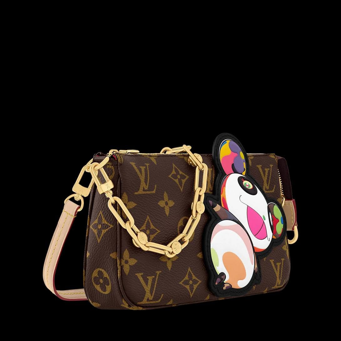لأصاحب الذوق المتفرد المميز 💯 حقيبة لويس فويتون بالتعاون مع الفنان تاكاشي موراكامي (Louis Vuitton x Takashi Murakami Pochette Accessoires).

المواصفات والتصميم 
♦️النقشة: قماش مطلي بنقشة Monogram الكلاسيكية من لويس فويتون.
♦️التصميم الخاص: تتميز بطبعة ثلاثية الأبعاد لشخصية الباندا الكرتونية الشهيرة (Panda Chan) بألوان زاهية ومبهجة.
♦️البطانة الداخلية: تأتي ببطانة مصنوعة من المايكروفايبر بلون وردي فاقع جذاب (Hot Pink).
♦️الإكسسوارات: سحاب وإغلاقات معدنية مطلية باللون الذهبي.تعتبر هذه القطعة من الإصدارات الحصرية والمحدودة جداً للدار والتي تجمع بين الفخامة والفن المعاصر
.
.
الاعتماد كارت اسيا او تحويل سوبر كي 
#تابع_منشورات_الصفحه


**إذا كنت صاحب هذا الإعلان وتريد حذفه لأي سبب، رجاءا أرسل رسالة إلى الدعم الفني**
