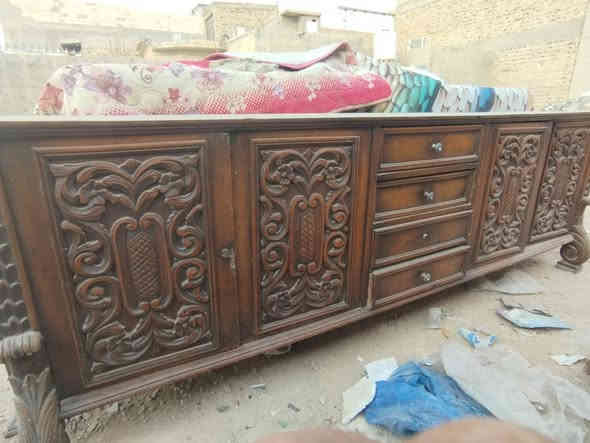 بوفيه طابقين للبيع مابيه كسر عوزه بس مسح شوفت العين ب125نجف مهندسين ***********
