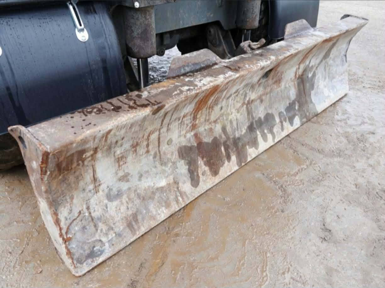 ‏Liebherr A900C
‏سنة الصنع 2007
‏ساعات العمل : 24.435 ساعة 
‏الوزن الاجمالي 18000 كغم 
‏المحرك 6 سلندر بقوة 95 واط 
‏الابعاد 8.80 × 2.70 × 3.30
‏مكيف هواء شغال / راديو / جگ همر / وظيفة هايدروليكيه شغال / كامرة خلفية 
‏الحفار جاهز من جميع النواحي جميع وضائف الدوران شغالة بمحرك وناقل حركة خالي من جميع العيوب
‏الحفارة موجودة في مدينة غدانسك 
‏جاهزة للشحن الى العراق بسعر 27.000$ امريكي 
‏مدة الوصول هي 30/ يوم بعد الاتفاق 
‏للمهتمين يرجى التفضل خاص 
‏


**إذا كنت صاحب هذا الإعلان وتريد حذفه لأي سبب، رجاءا أرسل رسالة إلى الدعم الفني**