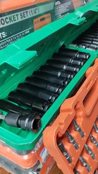 اكسسوارات سيارات • مقاسات ٨-٢٤ • أسود أصلي